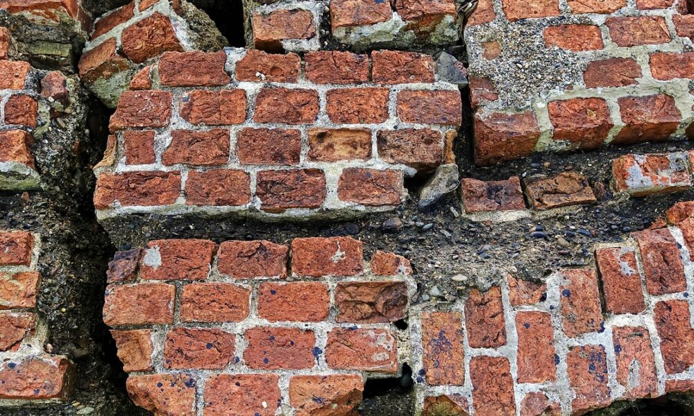 brick brickwork ruin broken decay 2205882